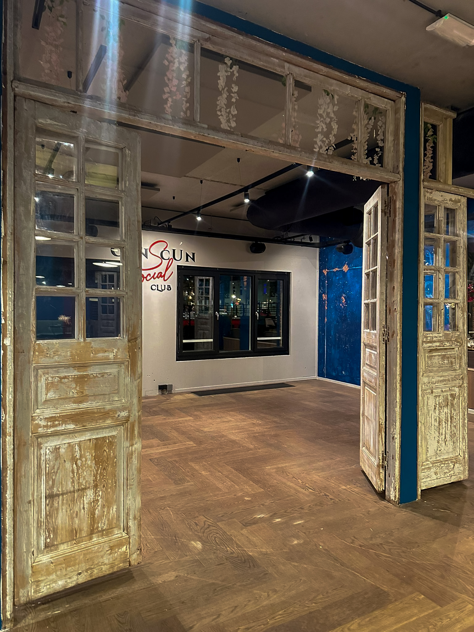 Salsa Amsterdam, Bachata Amsterdam, Kizomba Amsterdam, Latin Dance Classes Amsterdam, Beginner Salsa Classes Amsterdam, Dance Studios Amsterdam, Social Dance Events Amsterdam